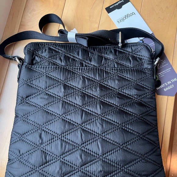New with tags Baggallini Modern Pocket Vegan Leather Crossbody - Picture 6 of 6